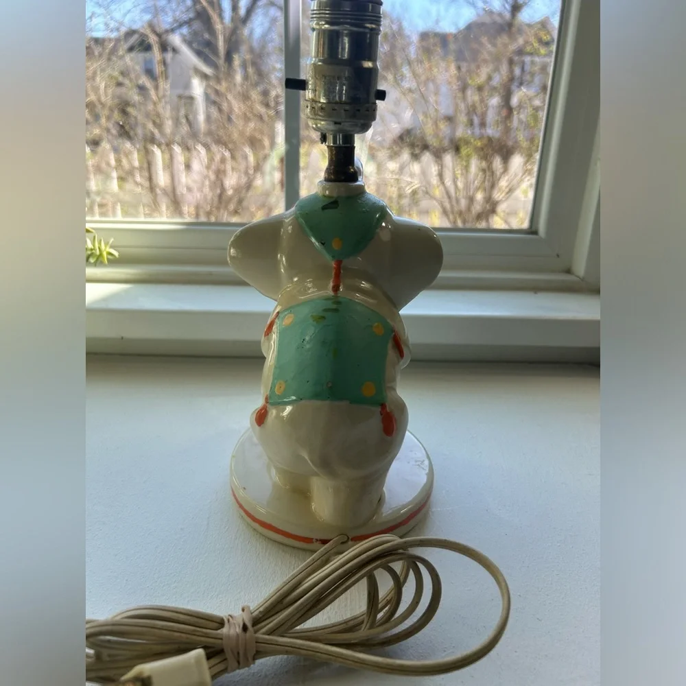 Vintage Shawnee ceramic circus elephant w/ ball white/yellow electric lamp